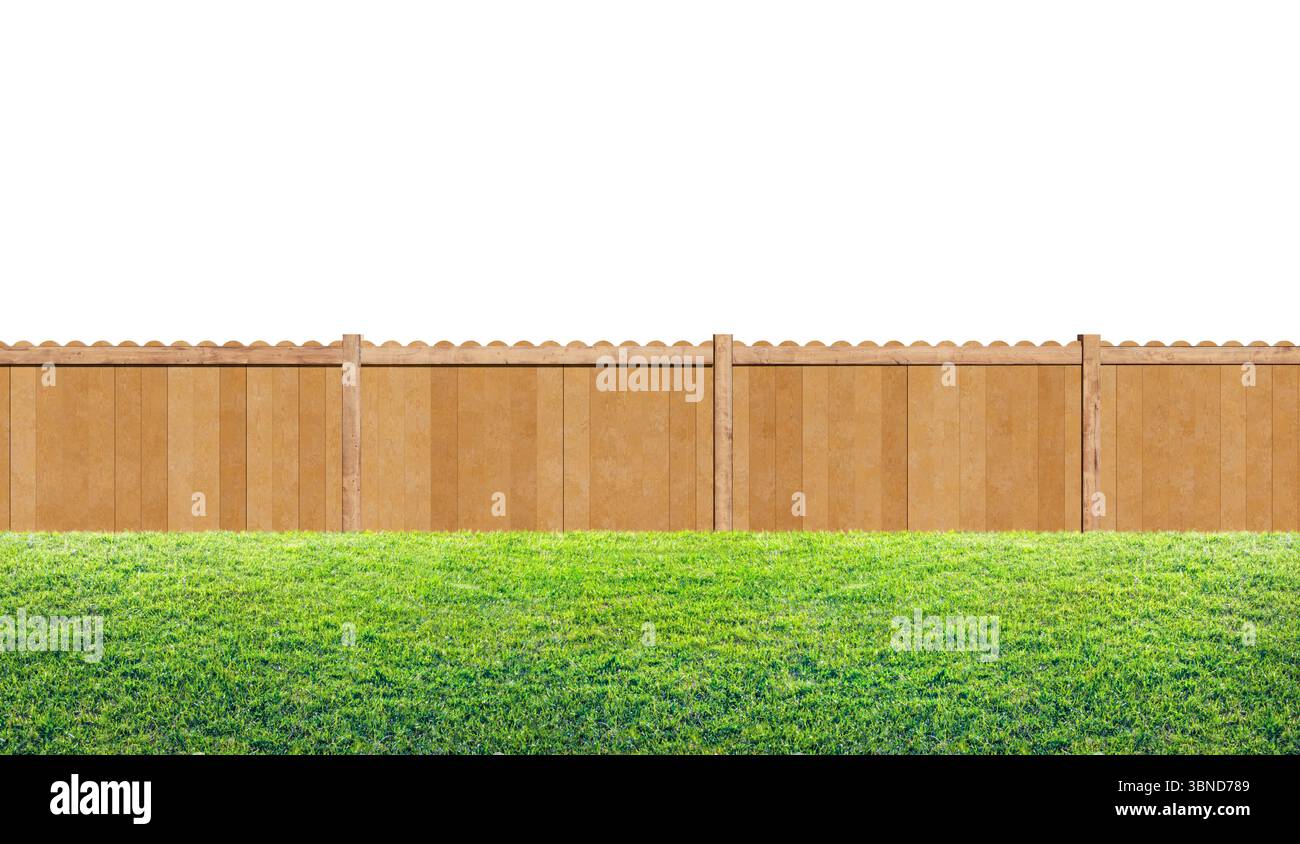 Gras im Hinterhof und hölzerner Gartenzaun isoliert auf weißem Hintergrund Stockfoto