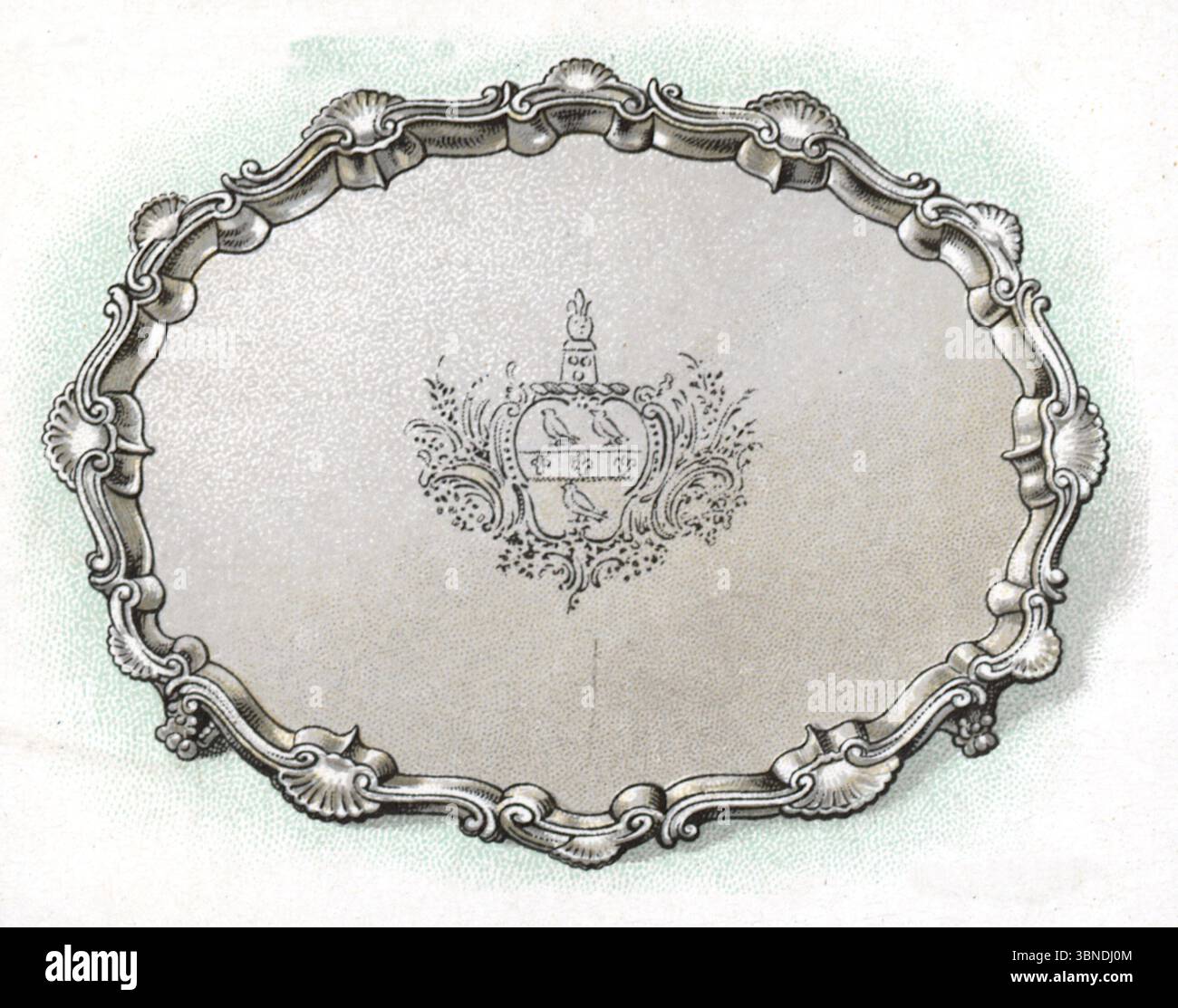 Ein Silbersalver aus dem frühen 18. Jahrhundert mit einem geformten Rand, der mit Scrollarbeiten und Muschelornamenten bereichert wurde. Aus einer Serie von „Old Silver“-Zigarettenkarten, die 1924 von der Tabakfirma W.D. & H.O. Wills veröffentlicht wurden. Die Serie enthielt detaillierte Illustrationen von antikem Besteck, wie Schüsseln, Bechergläsern und Tazzas, die Handwerkskunst aus verschiedenen historischen Epochen zeigen. Stockfoto