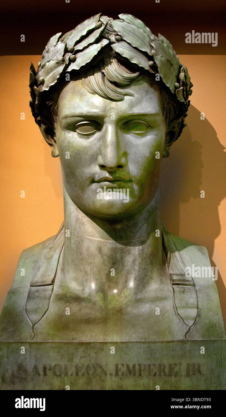 Napoleon I., Kaiser der Franzosen, König von Italien, von Lorenzo Bartolini Paris, Louvre, Frankreich, Französisch ( Napoleon I., Napoléon Bonaparte, Napoleone Buonaparte, bynames , Korsika oder der kleine Korporal, Le Corse, Le Petit Caporal, (1769 Korsika – 1821 Insel St. Helena), französischer General, erster Konsul (1799–1804), Kaiser der Franzosen (1804–1814/15), eine der berühmtesten Persönlichkeiten in der Geschichte des Westens, ) Stockfoto