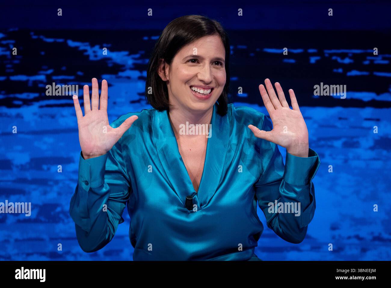 Rom, Italien, am 1. Juli 2025. Demokratische Parteisekretärin Elly Schlein Gast in der Fernsehsendung „in Onda“ in den La7 Studios. Quelle: Stefano Costantino TTL / Alamy Live News Stockfoto