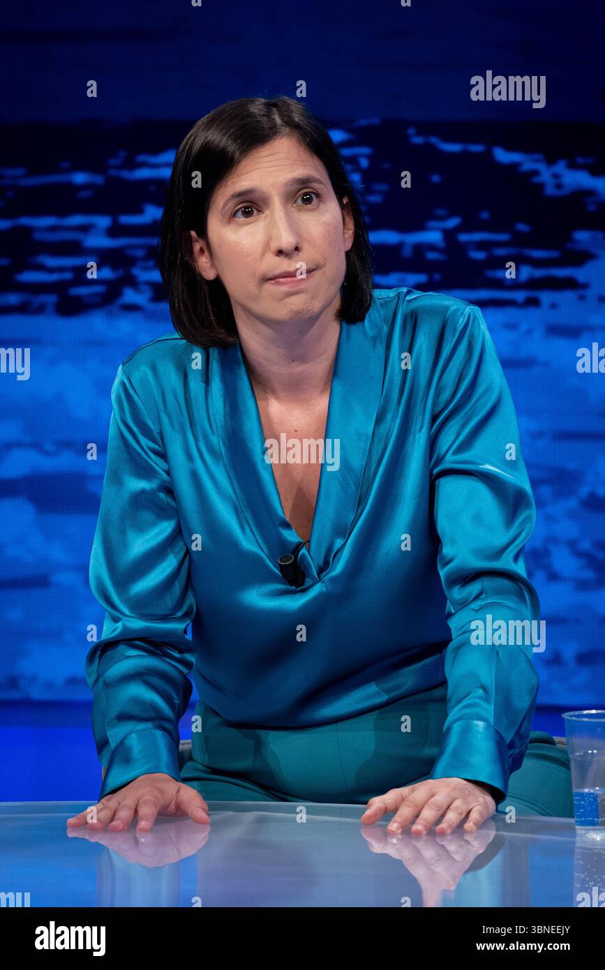 Rom, Italien, am 1. Juli 2025. Demokratische Parteisekretärin Elly Schlein Gast in der Fernsehsendung „in Onda“ in den La7 Studios. Quelle: Stefano Costantino TTL / Alamy Live News Stockfoto