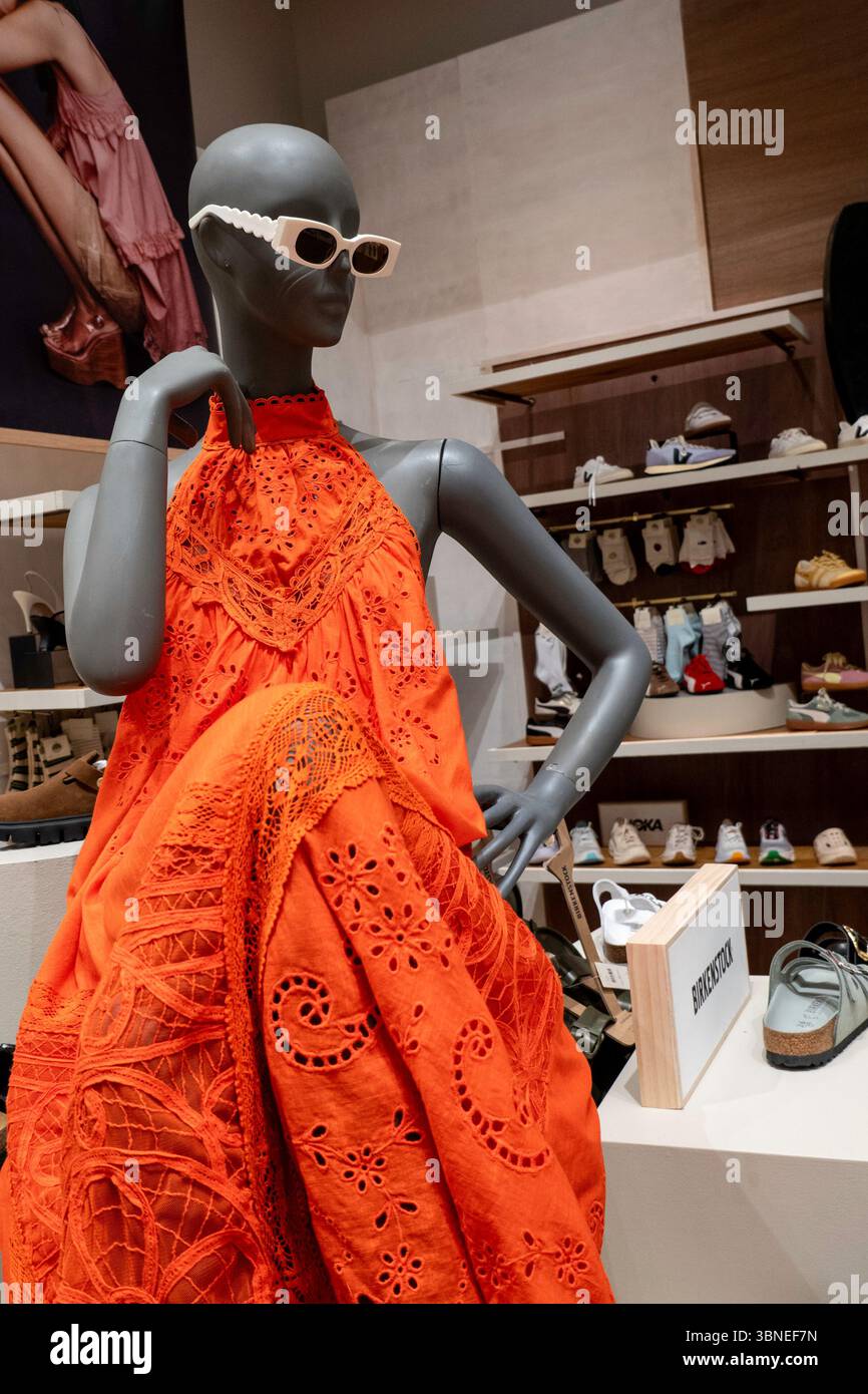 Anthropologie ist eine US-amerikanische Einzelhandelskette, die Boho-schicke Damenmode, Schuhe, Accessoires und Wohnaccessoires in New York City, USA, verkauft Stockfoto