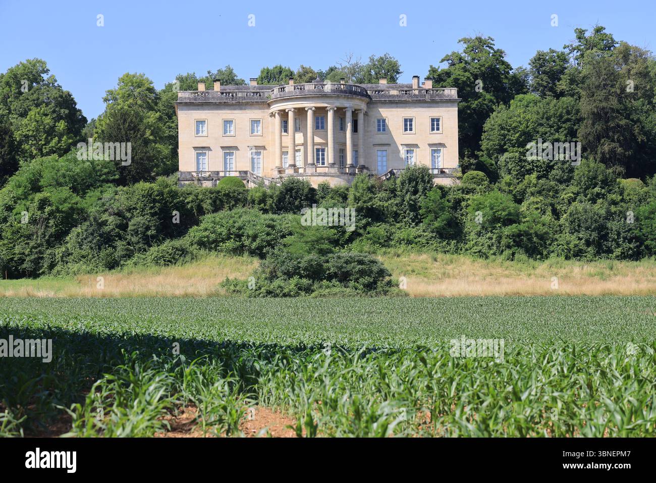 Rastignac Castle im Département Dordogne im Südwesten Frankreichs ist ein architektonischer Cousin des Weißen Hauses. Das Schloss im palladianischen Stil ist einzigartig Stockfoto