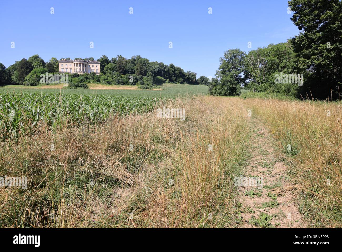 Rastignac Castle im Département Dordogne im Südwesten Frankreichs ist ein architektonischer Cousin des Weißen Hauses. Das Schloss im palladianischen Stil ist einzigartig Stockfoto