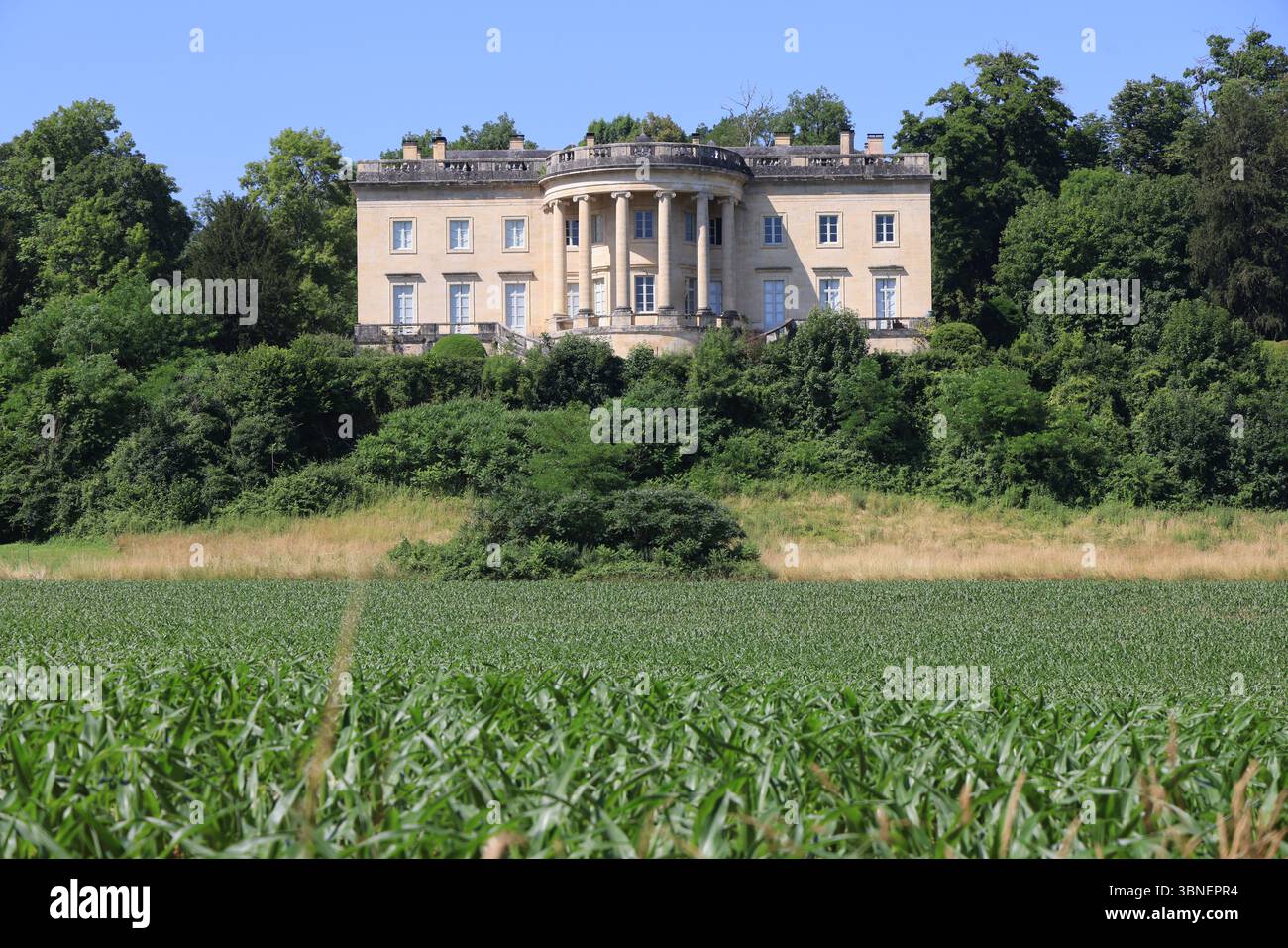 Rastignac Castle im Département Dordogne im Südwesten Frankreichs ist ein architektonischer Cousin des Weißen Hauses. Das Schloss im palladianischen Stil ist einzigartig Stockfoto