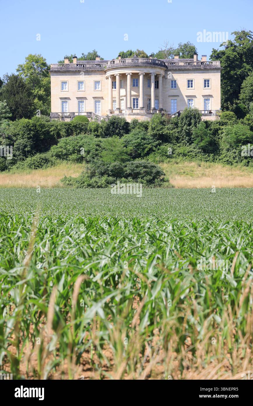 Rastignac Castle im Département Dordogne im Südwesten Frankreichs ist ein architektonischer Cousin des Weißen Hauses. Das Schloss im palladianischen Stil ist einzigartig Stockfoto