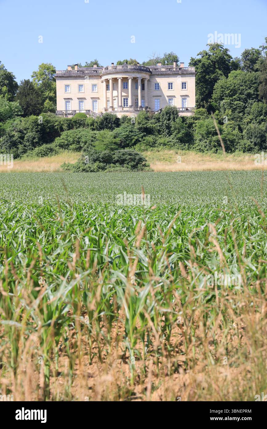 Rastignac Castle im Département Dordogne im Südwesten Frankreichs ist ein architektonischer Cousin des Weißen Hauses. Das Schloss im palladianischen Stil ist einzigartig Stockfoto