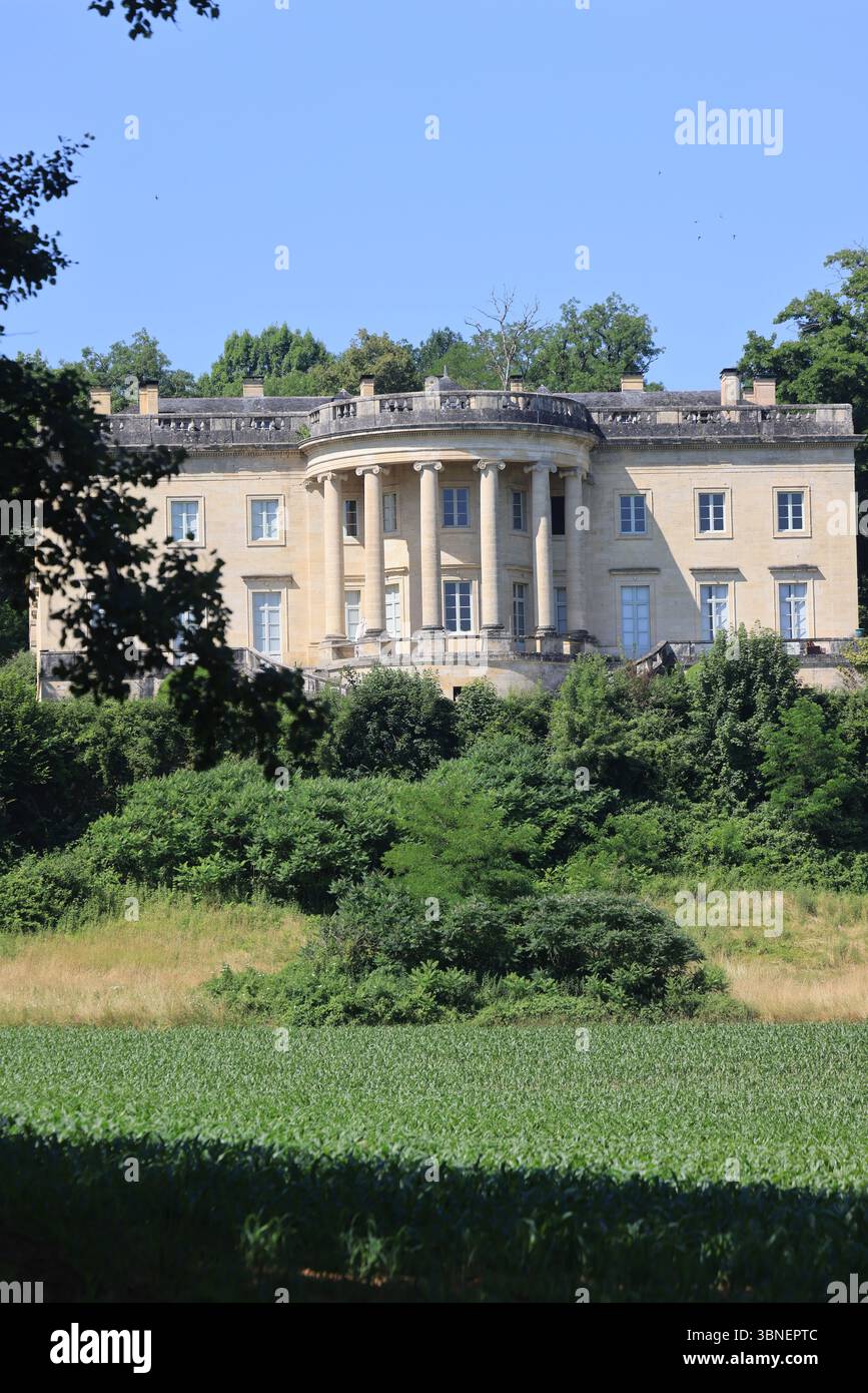 Rastignac Castle im Département Dordogne im Südwesten Frankreichs ist ein architektonischer Cousin des Weißen Hauses. Das Schloss im palladianischen Stil ist einzigartig Stockfoto