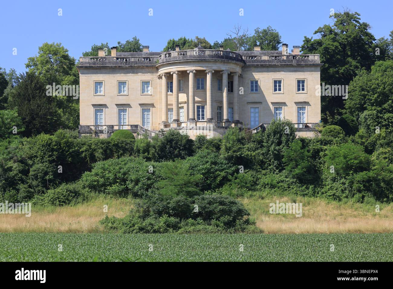 Rastignac Castle im Département Dordogne im Südwesten Frankreichs ist ein architektonischer Cousin des Weißen Hauses. Das Schloss im palladianischen Stil ist einzigartig Stockfoto