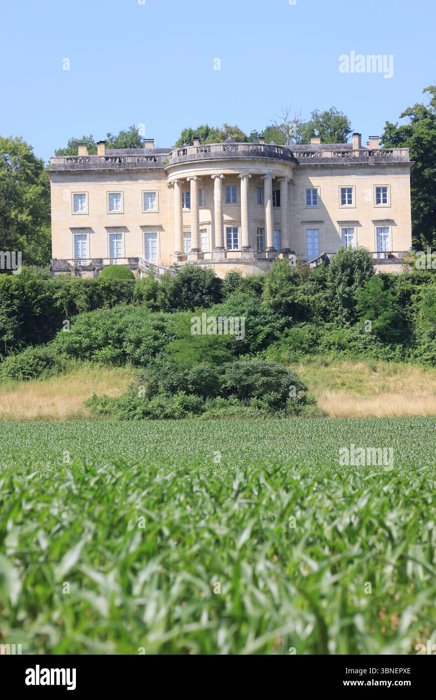 Rastignac Castle im Département Dordogne im Südwesten Frankreichs ist ein architektonischer Cousin des Weißen Hauses. Das Schloss im palladianischen Stil ist einzigartig Stockfoto