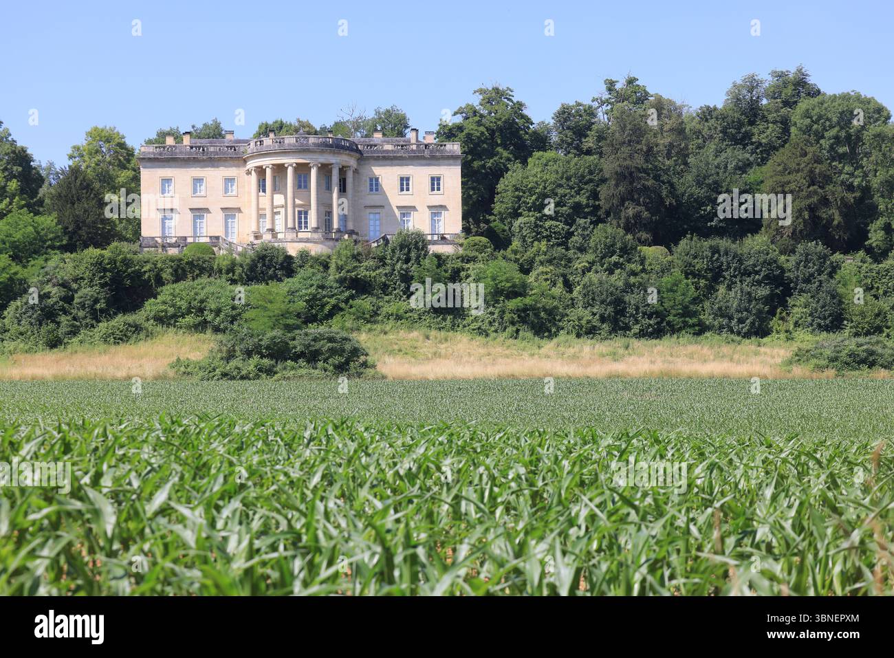 Rastignac Castle im Département Dordogne im Südwesten Frankreichs ist ein architektonischer Cousin des Weißen Hauses. Das Schloss im palladianischen Stil ist einzigartig Stockfoto