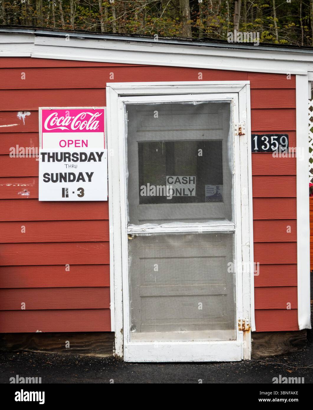 Flo's Dampfbad Hot Dogs Restaurant auf Route 1 in Cape Neddick Maine Stockfoto