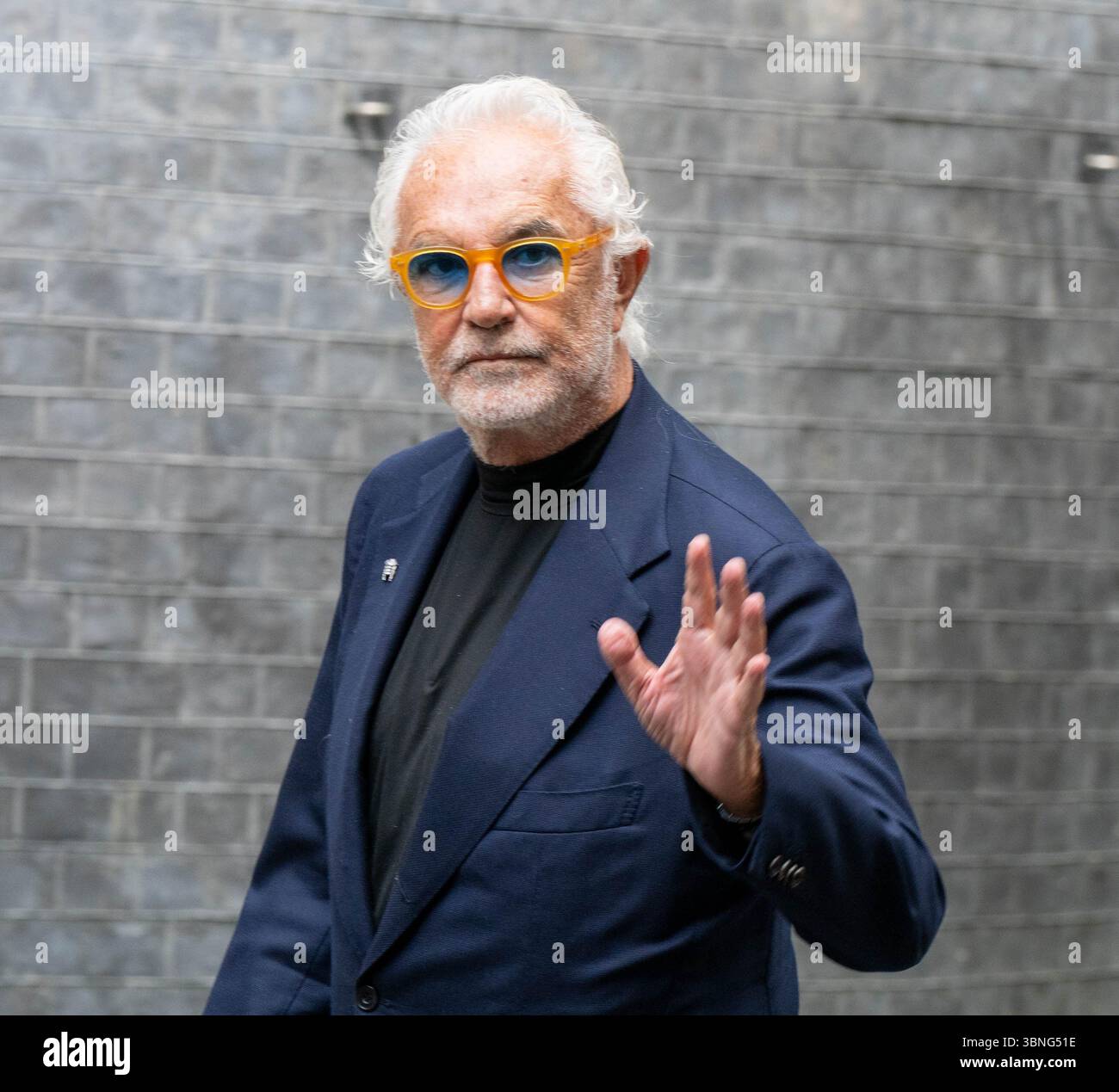 London, Großbritannien. Juli 2025. Besucher des Downing Street Empfangs zum 75-jährigen Bestehen des Sports vor dem Großen Preis von Großbritannien an diesem Wochenende; Flavio Briatore Business man und gelegentliches F1 Principal Credit: Ian Davidson/Alamy Live News Stockfoto