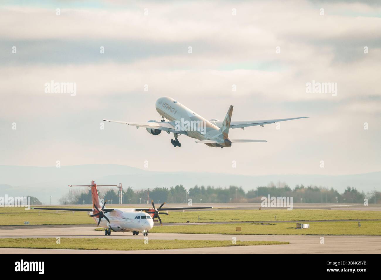 Etihad Airways wechselt vom internationalen Flughafen Manchester Stockfoto