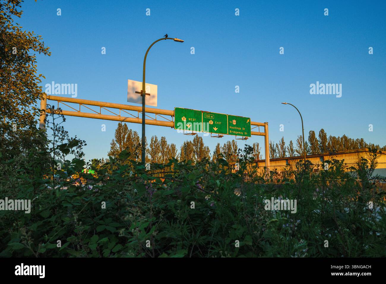 Beschilderung auf dem Trans-Canada Highway in Vancouver, BC. Stockfoto