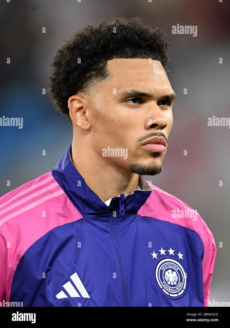 BRATISLAVA - Nnamdi Collins aus Deutschland U21 im Nationalfußballstadion während des Endspiels der U21-Europameisterschaft zwischen Young England und Young Germany. ANP | Hollandse Hoogte | GERRIT VAN KEULEN Stockfoto