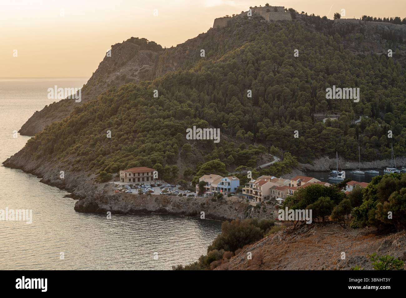 Assos und Schloss Assos, Kefalonia, Griechenland Stockfoto