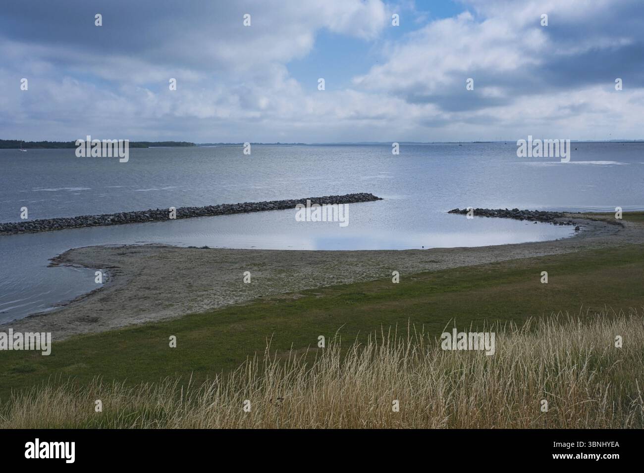 Blick auf das Grevelingenmeer, den größten Binnensalzwassersee in Westeuropa, die Provinzen Zeeland und Südholland, Niederlande Stockfoto