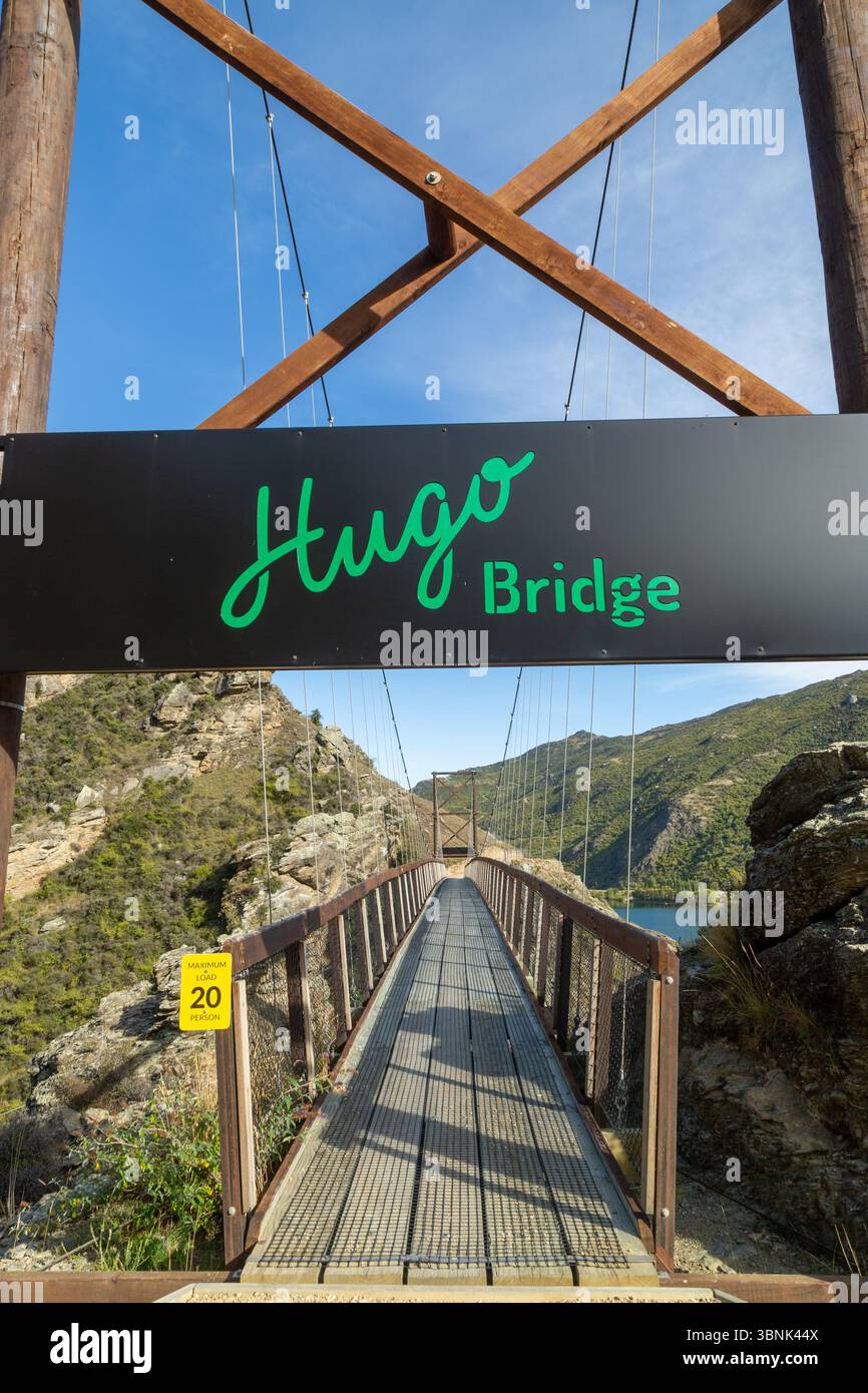 Die Hugo Bridge auf dem Lake Dunstan Trail etwa auf halbem Weg die Cromwell Gorge hinunter Stockfoto