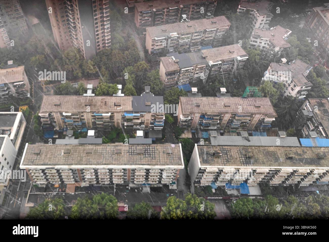 CHENGDU, CHINA - 3. JULI 2025 - Regensturm in Chengdu, Provinz Sichuan, China am 3. Juli 2025. Stockfoto