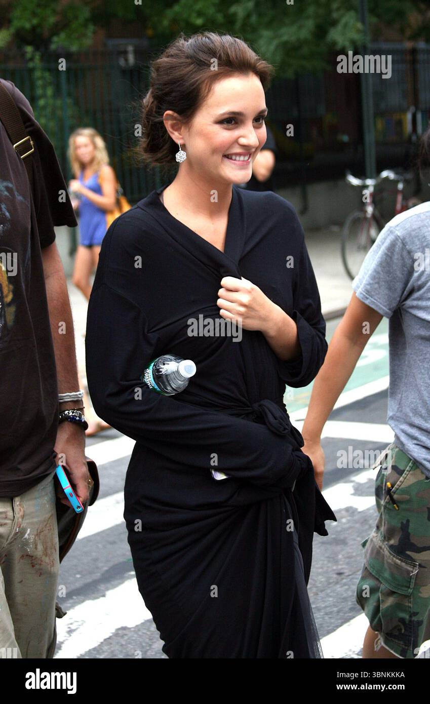 Leighton Meester am Set von Gossip Girl in New York City - 28. Juli 2011 Stockfoto