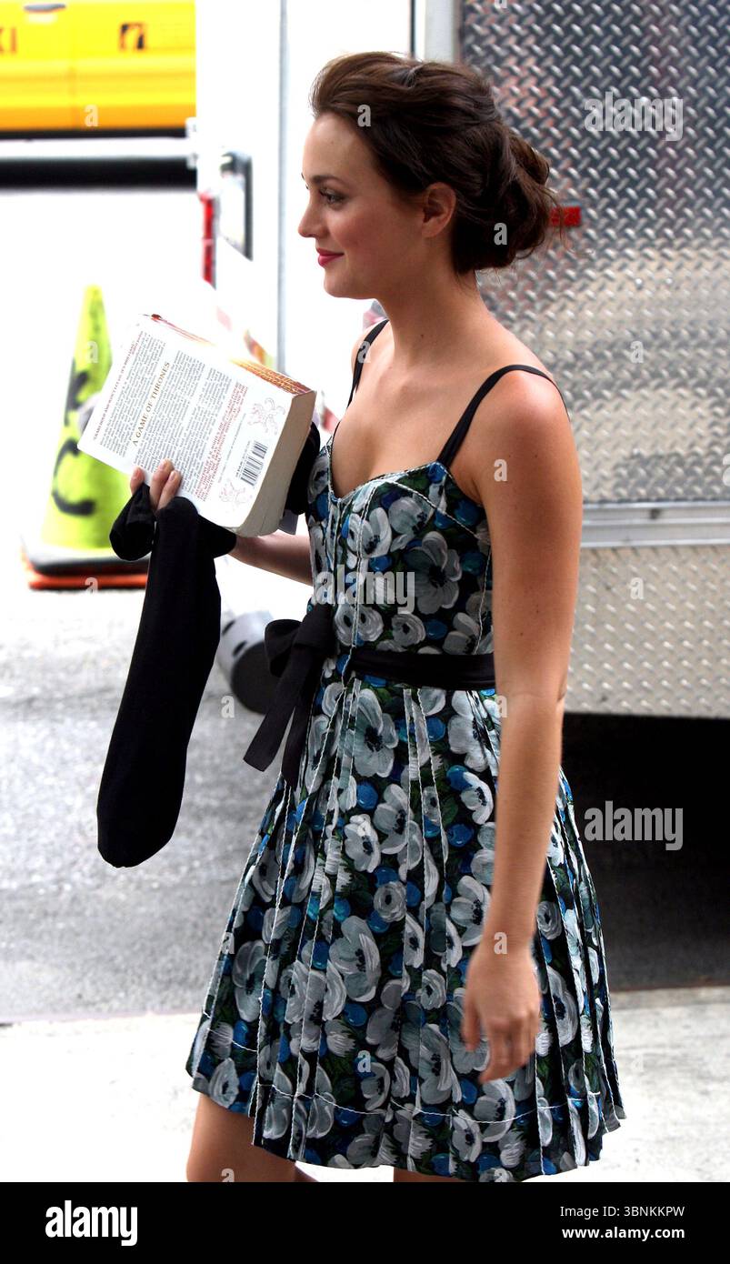 Leighton Meester am Set von Gossip Girl in New York City - 28. Juli 2011 Stockfoto