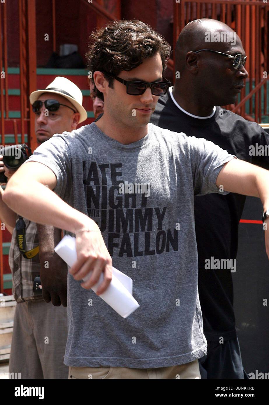 Penn Badgley am Set von Gossip Girl in New York City - 28. Juli 2011 Stockfoto