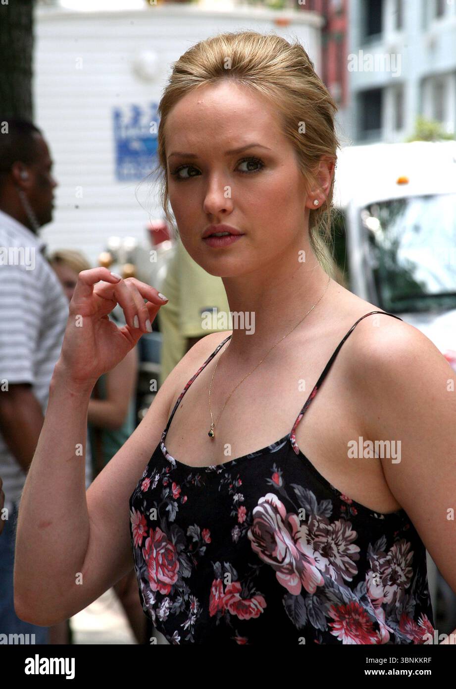 Kaylee Defer am Set von Gossip Girl in New York City - 28. Juli 2011 Stockfoto