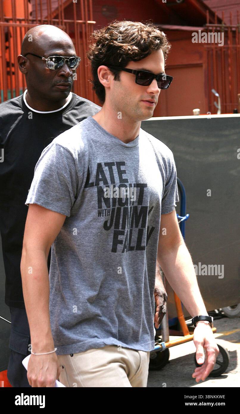 Penn Badgley am Set von Gossip Girl in New York City - 28. Juli 2011 Stockfoto