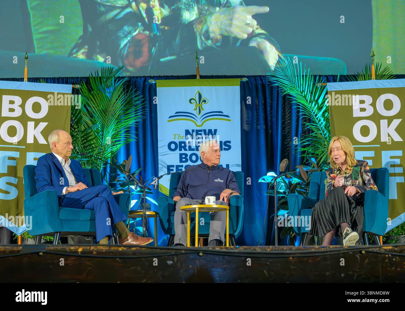 New Orleans, LA, USA – 29. März 2025: Walter Isaacson interviewt die Historikerin Doris Kearns Goodwin und Michael Sandel beim New Orleans Book Festival an der Tulane University Stockfoto