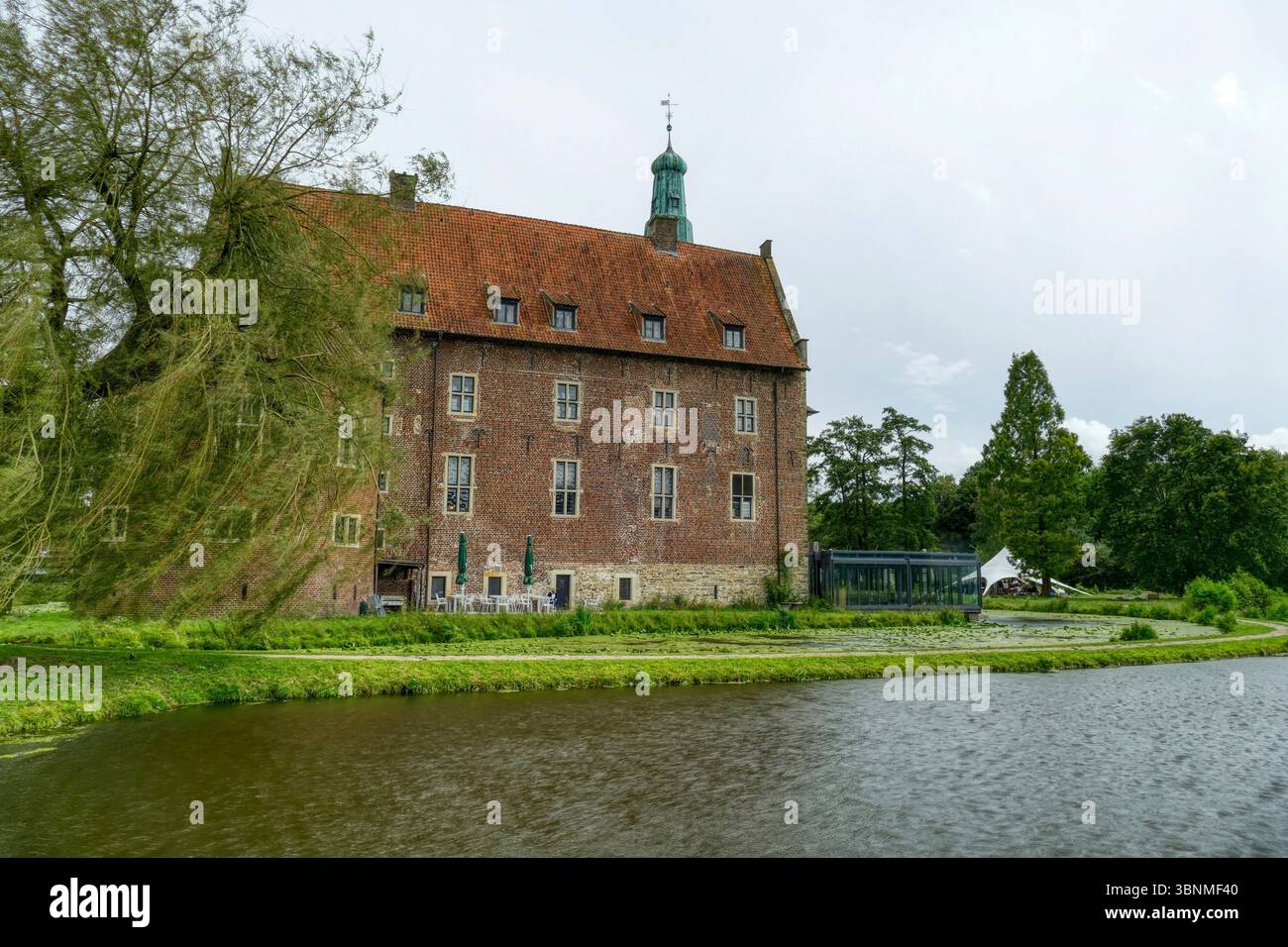 Blick auf ein historisches Schloss in Raesfeld Stockfoto