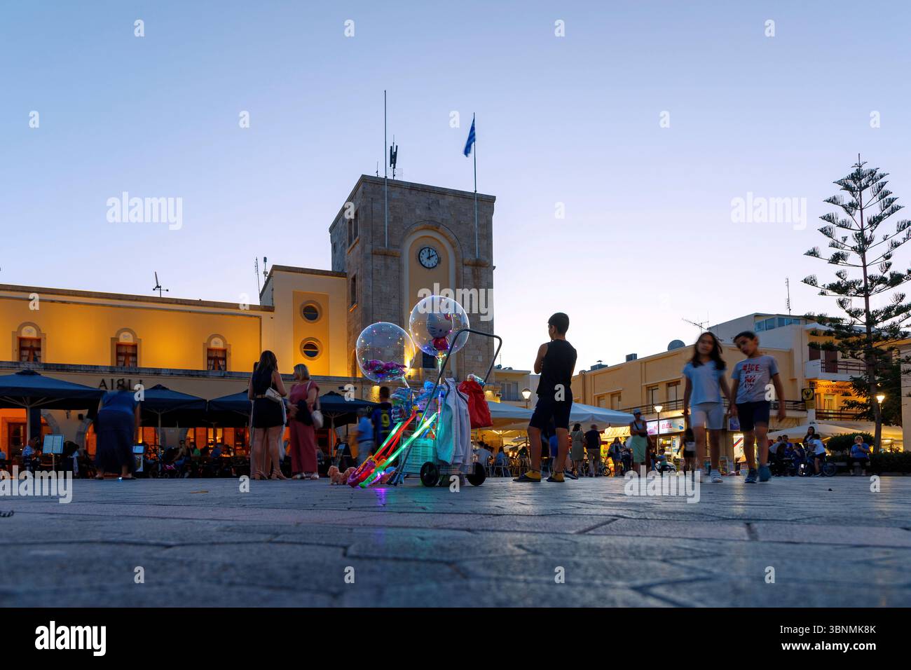 Platia Elefetherias (Freiheitsplatz, Marktplatz) mit Café Aigli (Aegli) in Kos Stadt auf der Insel Kos in Griechenland Stockfoto