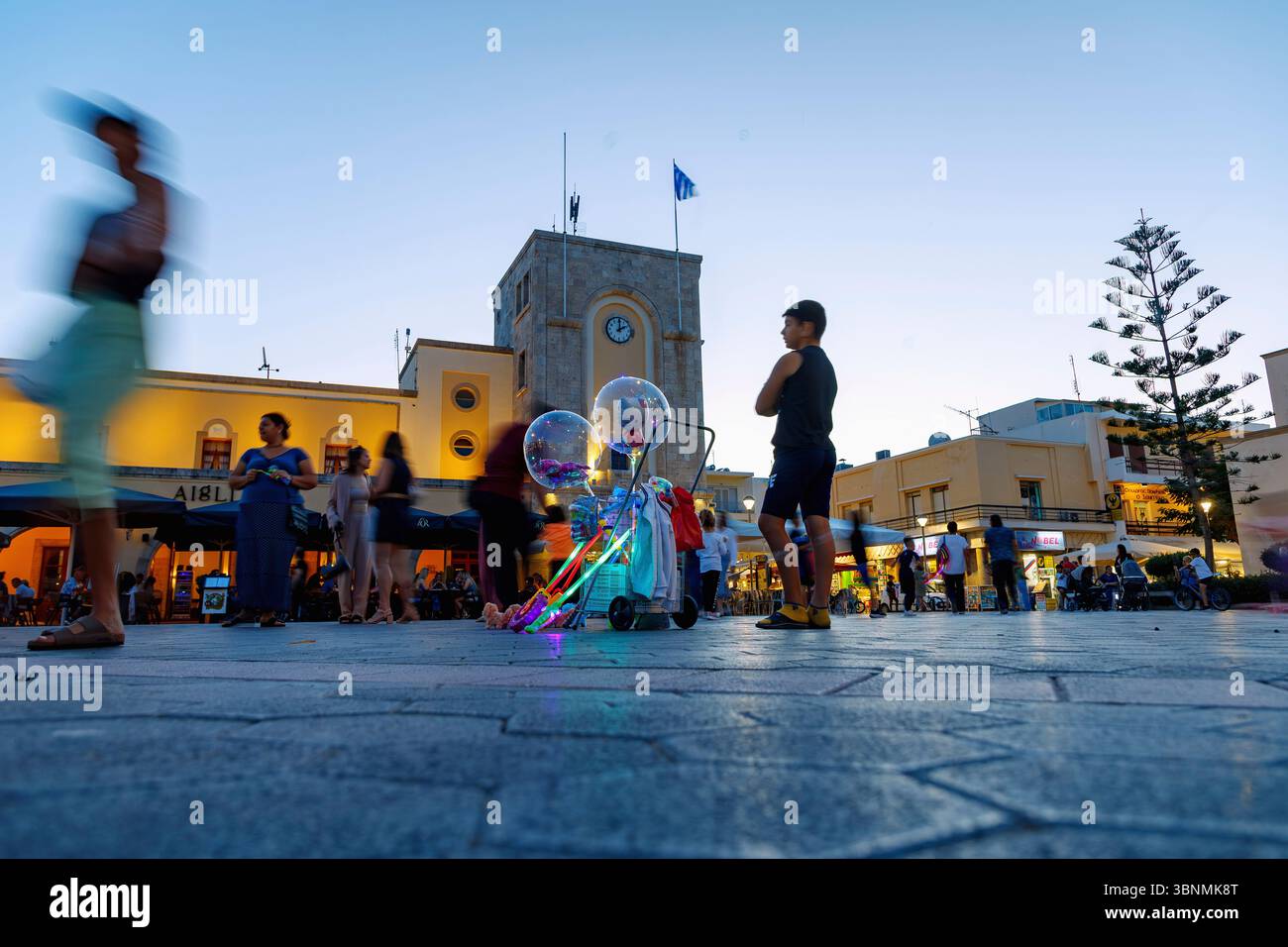 Platia Elefetherias (Freiheitsplatz, Marktplatz) mit Café Aigli (Aegli) in Kos Stadt auf der Insel Kos in Griechenland Stockfoto