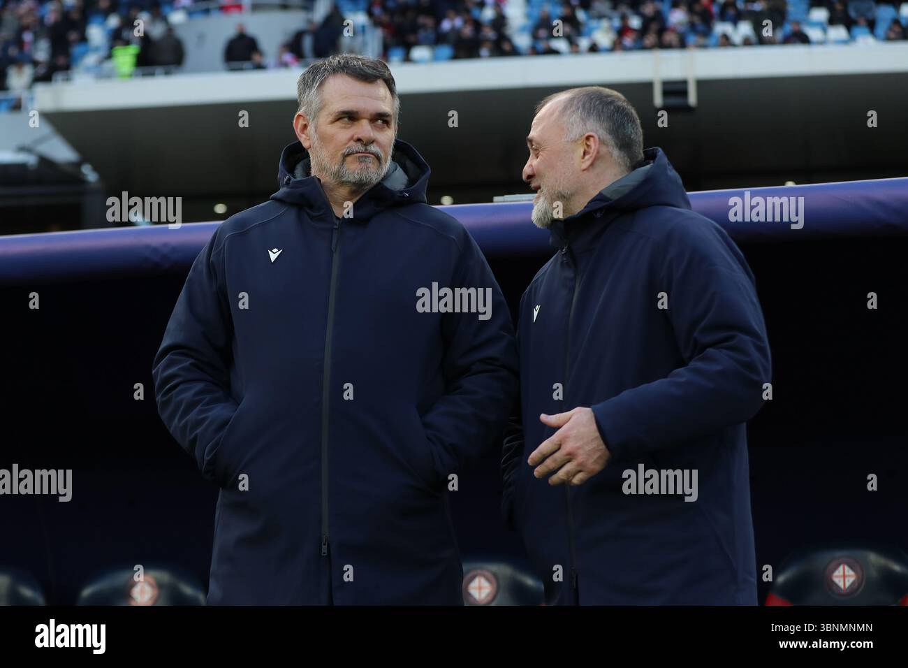 Willy Sagnol von Georgien und Alexander Iashvili, Vizepräsident des georgischen Fußballverbandes, vor dem Spiel der UEFA Nations League zwischen Georgien Stockfoto