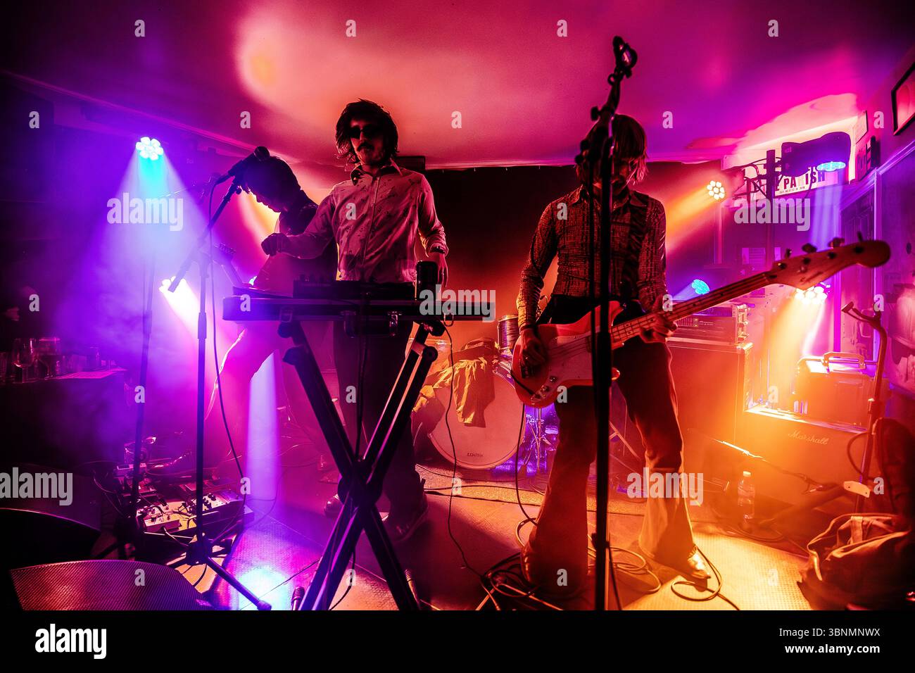 Yaang trat in der Parish in Wrexham als Teil von Focus Wales 2025 auf. Stockfoto