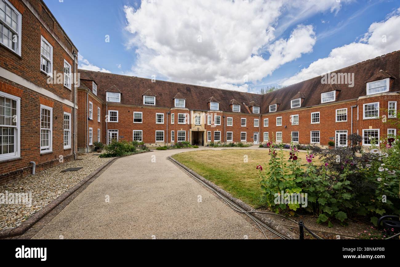 Das Maxwell House wurde am 3. Juli 2025 in Wohnungen im angesehenen The Close neben dem Salisbury Cathedral in Salisbury, Wiltshire, Großbritannien umgewandelt Stockfoto