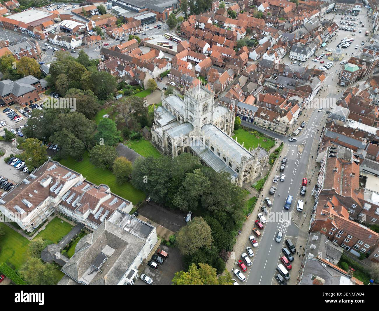 Aus der Vogelperspektive auf die St. Mary's Church, anglikanische Pfarrkirche. Beverley in der East Riding of Yorkshire. England. Es wurde ein Gebäude der Klasse I unter Denkmalschutz gestellt. Stockfoto
