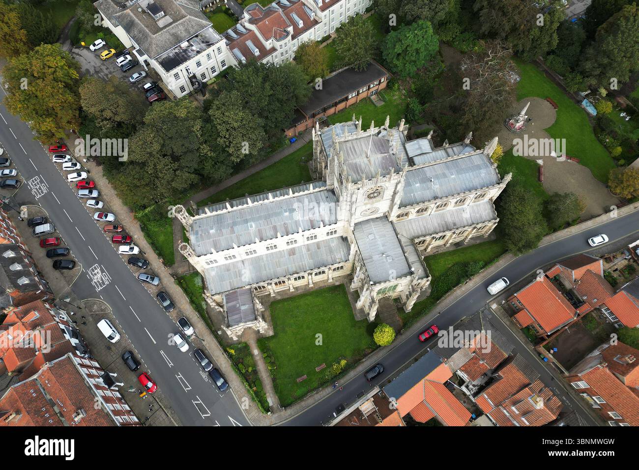 Aus der Vogelperspektive auf die St. Mary's Church, anglikanische Pfarrkirche. Beverley in der East Riding of Yorkshire. England. Es wurde ein Gebäude der Klasse I unter Denkmalschutz gestellt. Stockfoto