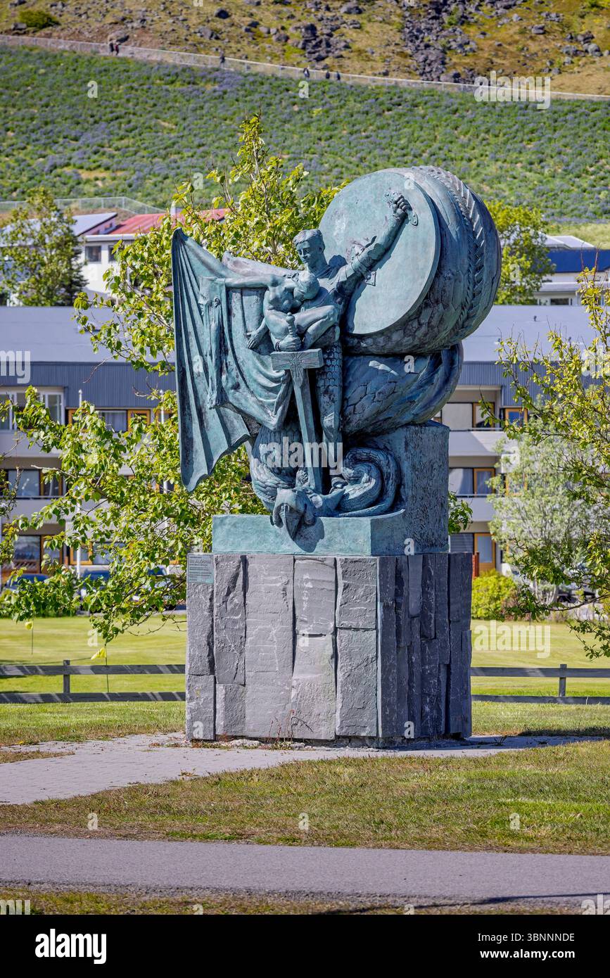Einar-Jónsson-Statue, frei von Verzauberung, am 7. Juni 2025 in Isafjordur, Island Stockfoto
