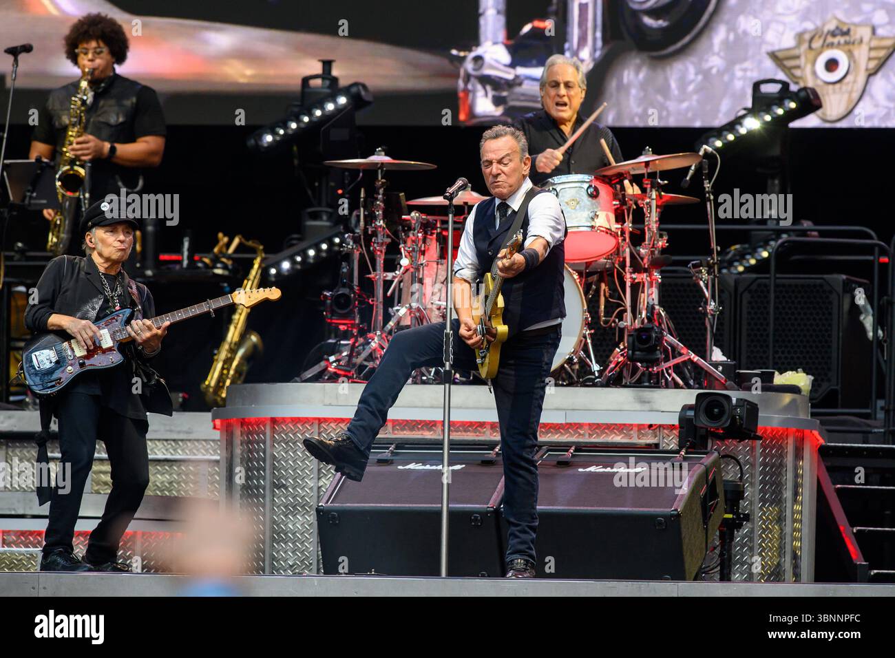 Mailand, Italien. Juli 2025. Concerto di Bruce Springsteen allo stadio San Siro per il The Land of Hope & Dreams Tour - Milano, 03 Luglio 2025 (Foto Claudio Furlan/Lapresse) Konzert von Bruce Springsteen im Stadion San Siro für das Land der Hoffnung & Dreams Tour - Mailand, 03. Juli 2025 (Foto Claudio Furlan/Lapresse) Credit: LaPresse/Alamy Live News Stockfoto