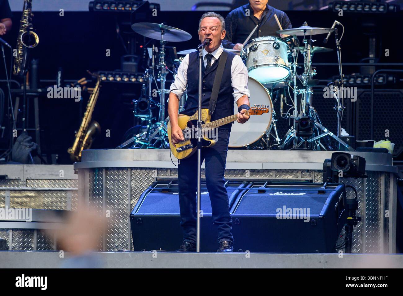 Mailand, Italien. Juli 2025. Concerto di Bruce Springsteen allo stadio San Siro per il The Land of Hope & Dreams Tour - Milano, 03 Luglio 2025 (Foto Claudio Furlan/Lapresse) Konzert von Bruce Springsteen im Stadion San Siro für das Land der Hoffnung & Dreams Tour - Mailand, 03. Juli 2025 (Foto Claudio Furlan/Lapresse) Credit: LaPresse/Alamy Live News Stockfoto