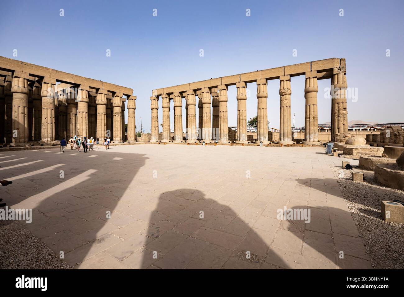 Luxor-Tempel, Hof von Amenhotep III, Kolonnade, Luxor, Ägypten, Nordafrika, Afrika Stockfoto
