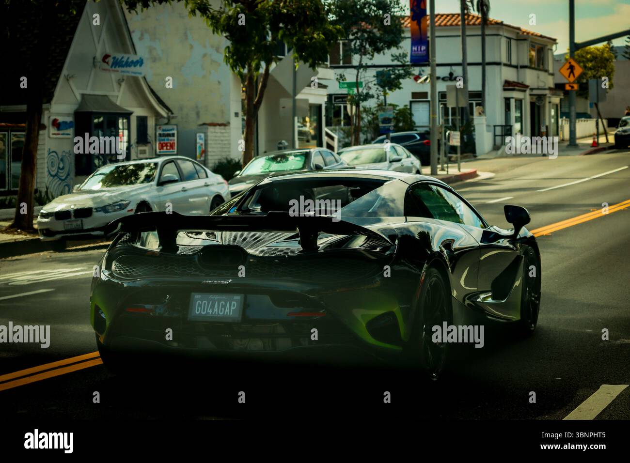 McLaren 750 an einer amerikanischen Straße, Orange County, Kalifornien, USA Stockfoto
