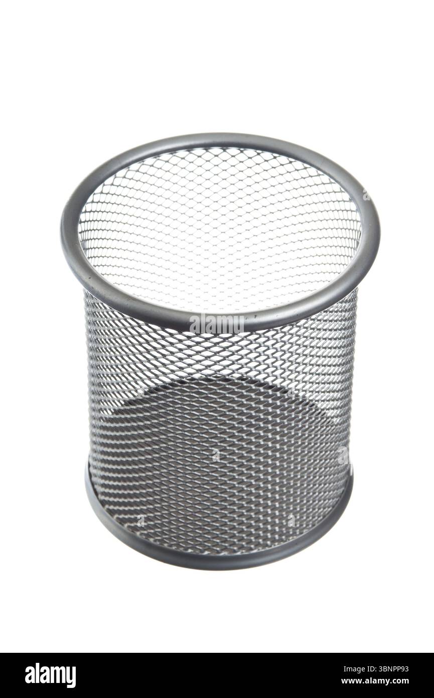 Leeres Korbpapier isoliert auf weißem Hintergrund Stockfoto