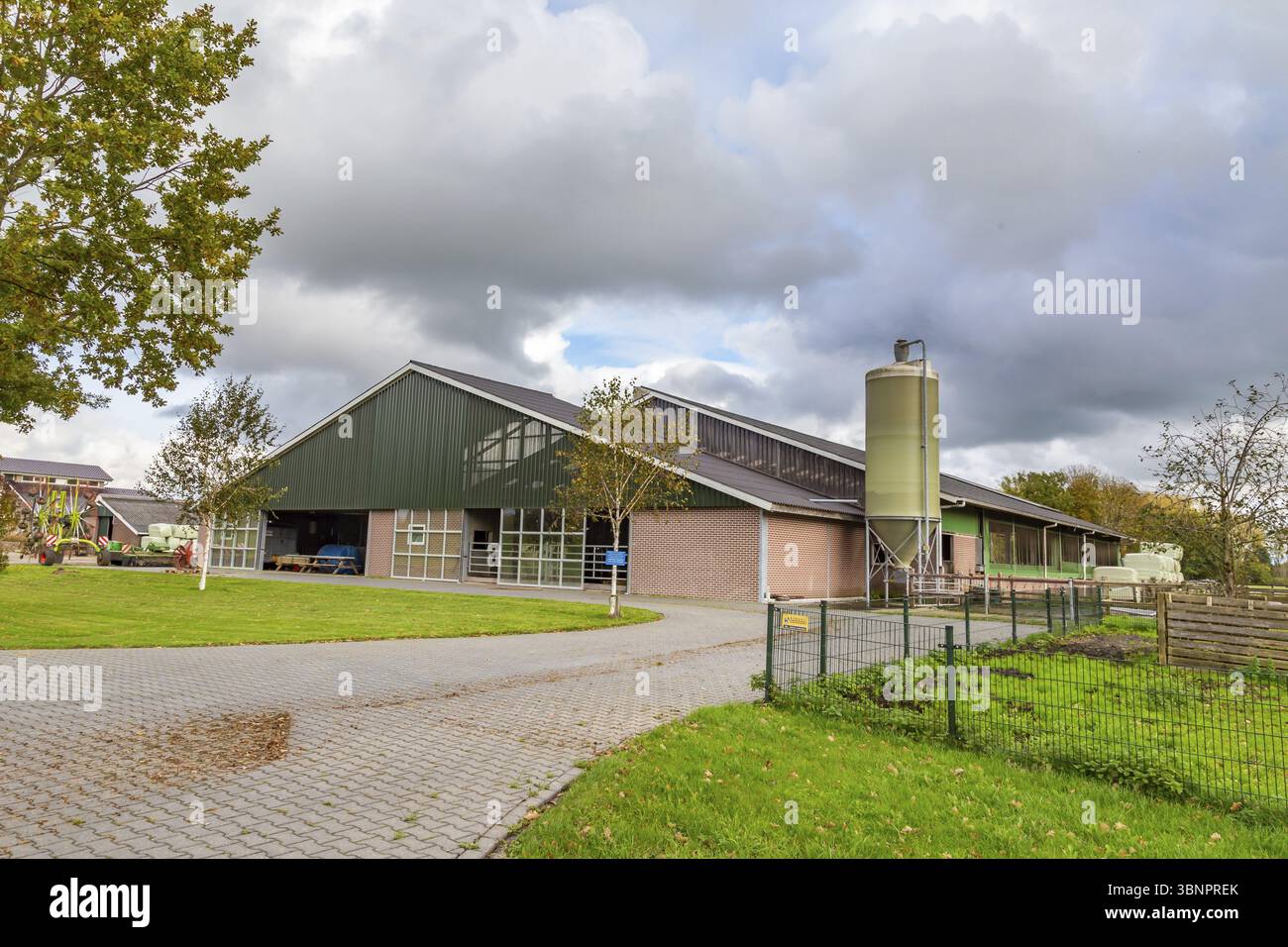 Vollständig modernisierter offener Bauernhof in den Niederlanden, Neerpelt, Belgie Stockfoto