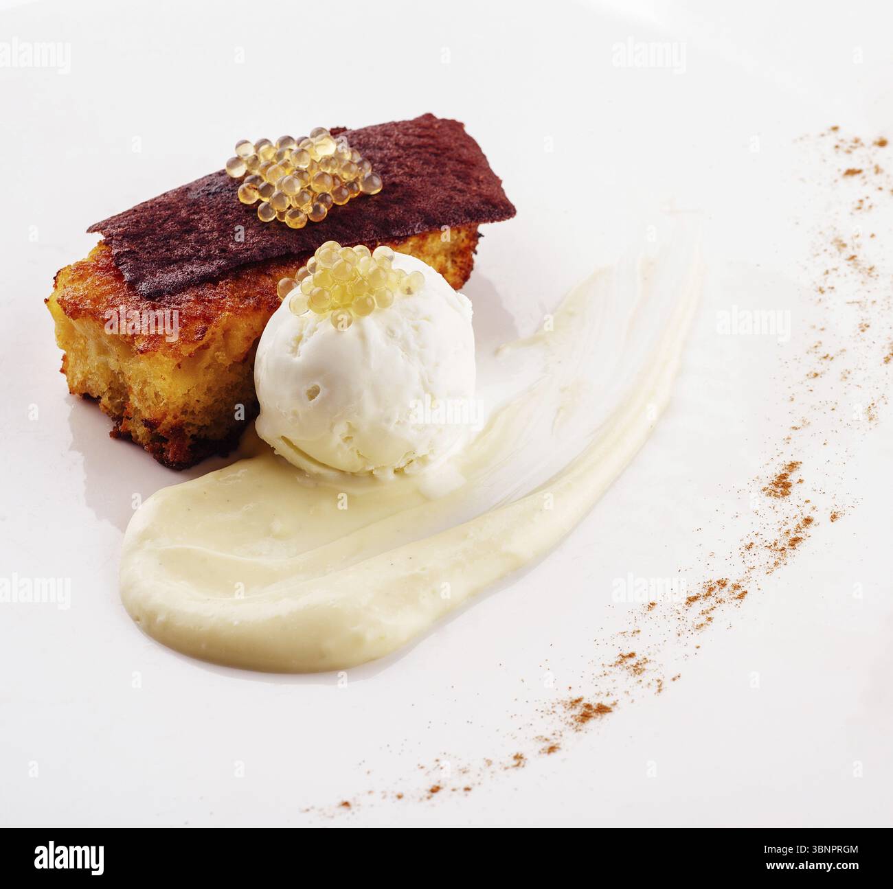 Essen Stillleben, molekulare Küche. Kuchen Muffin und Eis Stockfoto