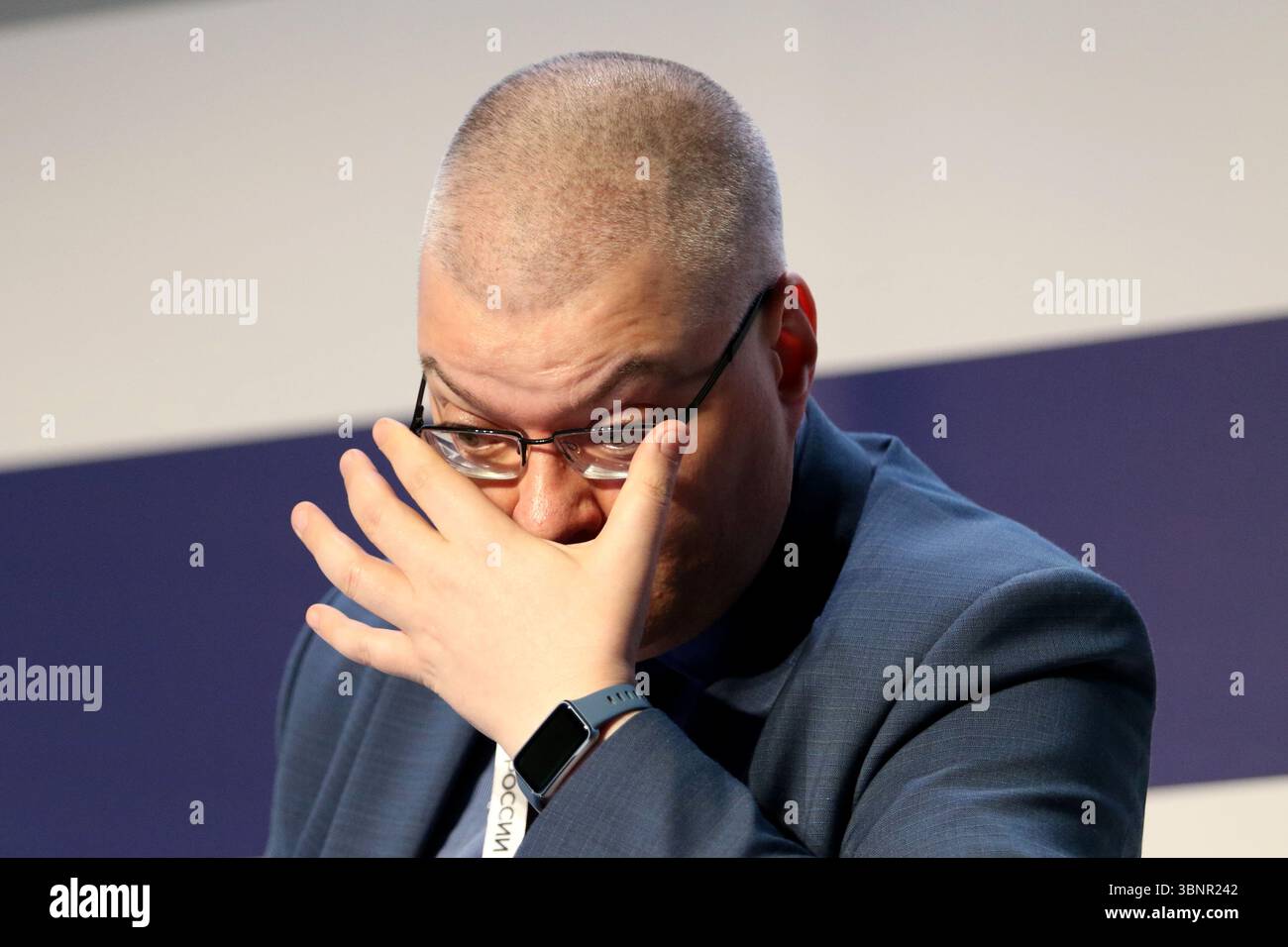 Sankt Petersburg, Russland. Juli 2025. Oleg Shibanov, Professor für Finanzen an der Russischen Wirtschaftsschule und SKOLKOWO nehmen an der Sitzung Teil Was bestimmt das Darlehensangebot? Des Finanzkongresses der Bank von Russland auf der neuen Bühne des Alexandrinski Theaters. Quelle: SOPA Images Limited/Alamy Live News Stockfoto