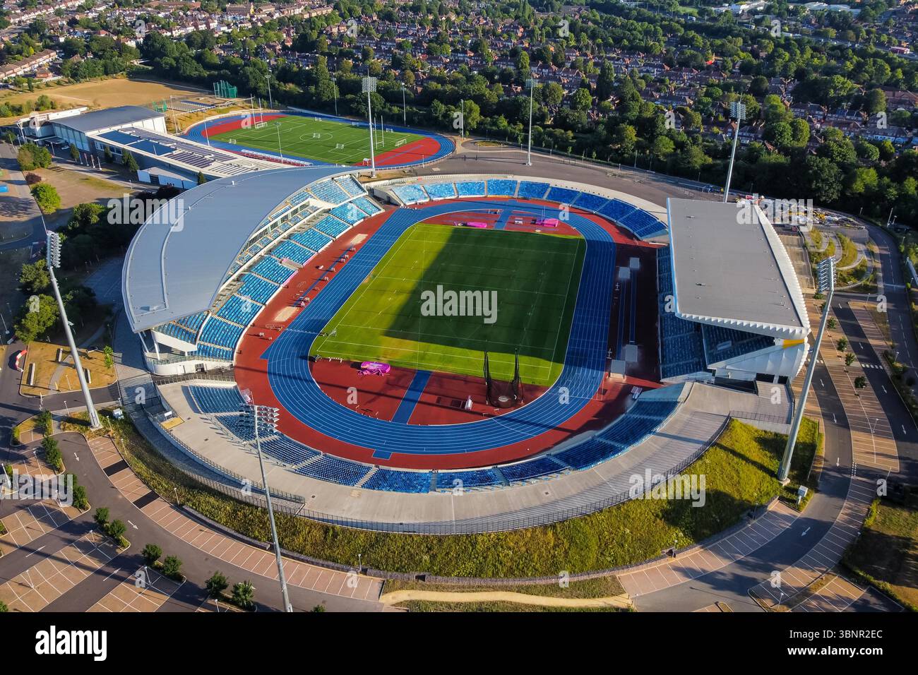 Perry Barr, Birmingham, Großbritannien. Juli 2025. Allgemeine Luftaufnahme des Alexander-Stadions in Perry Barr in Birmingham, Großbritannien. Es ist das größte Leichtathletikstadion im Vereinigten Königreich und verfügt über vier Tribünen mit einer Gesamtkapazität von 000 Sitzplätzen. Am Samstag, den 2. Und Sonntag, den 3. August 2025, findet die Novuna UK Leichtathletik-Meisterschaft statt. Bildnachweis: Graham Hunt/Alamy Live News Stockfoto