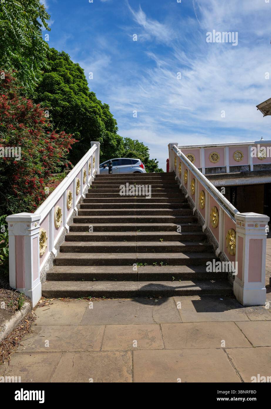 London - 21.06.2022: Eintrittspassage zu den Albert Bridge Gardens Stockfoto