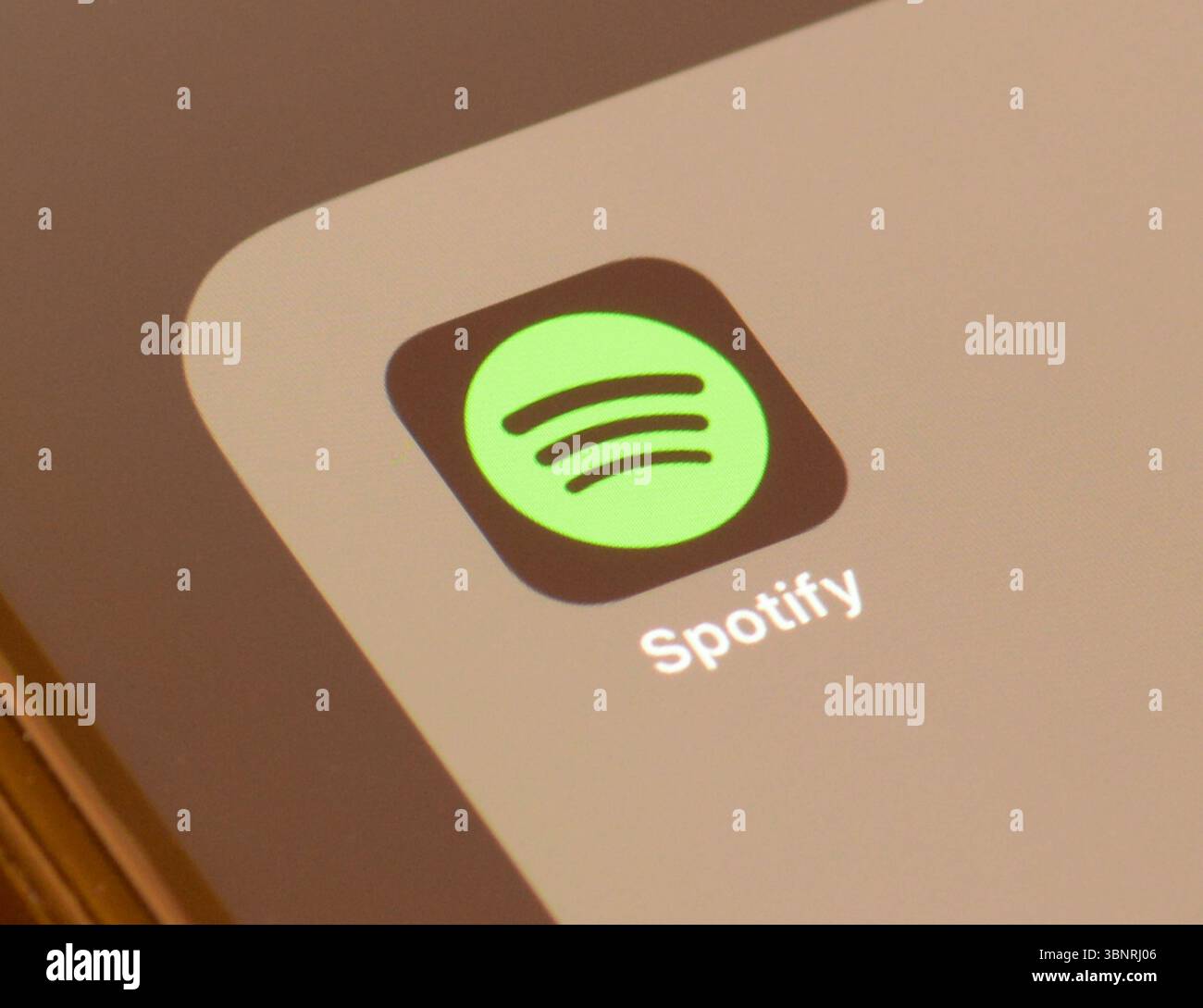Spotify Musik-Streaming-App auf dem Smartphone-Bildschirm Stockfoto